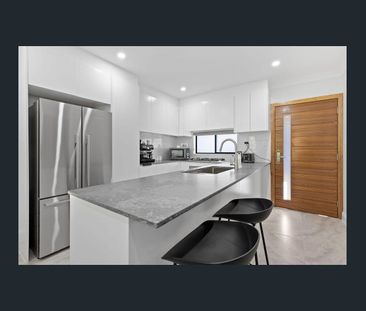 Modern 2 Bedroom Home + Entertainment Area - Photo 3