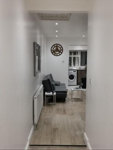 3 bedroom apartment to rent - Photo 3