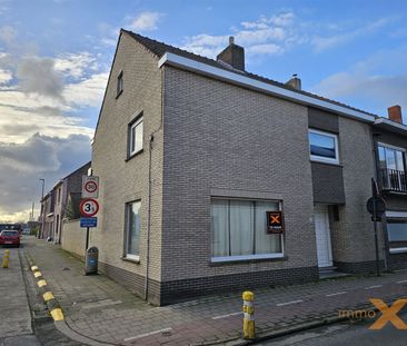 RUIME WONING MET DUBBEL GARAGE EN TUINTJE - Photo 2