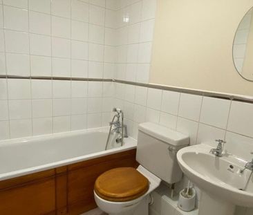 Horley - Photo 1