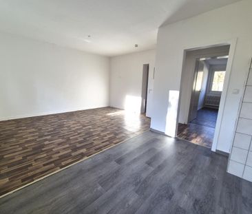 Small, fine, charming: living happiness with an open kitchen - Foto 1