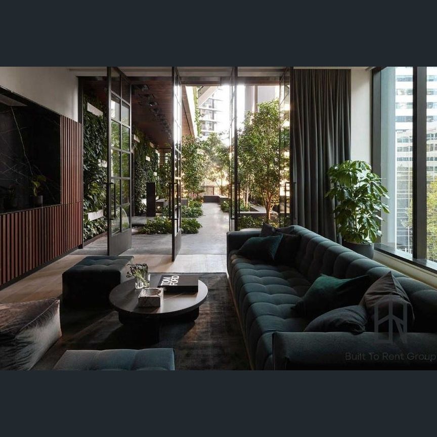 Modern 2-Bedroom Apartment in the Heart of Melbourne - Photo 1