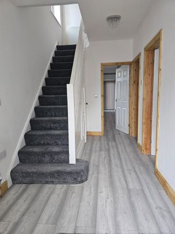 4 Bed Semi-Detached House, Moorland Avenue, M8 - Photo 3
