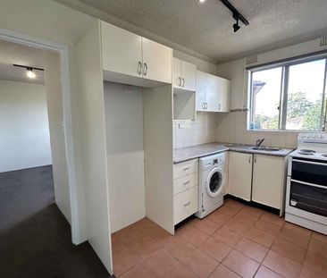 Bright and modern one-bed in the heart of Dulwich Hill - Photo 1