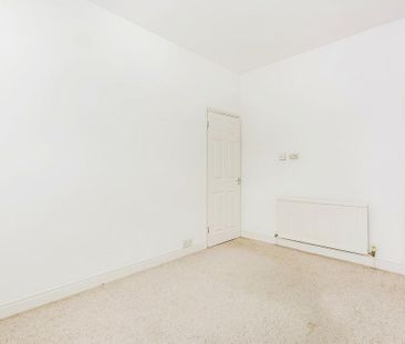 2 bedroom end of terrace house to rent - Photo 6