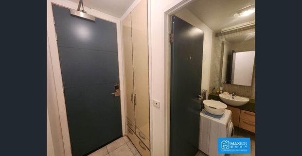 Live in the Heart of Melbourne! Stunning Studio for Rent - Photo 1