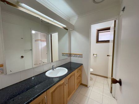 Well Maintained Family Home!!! - Photo 4