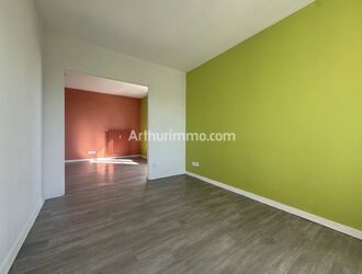 Location Appartement 4 pièces 71 m2 à Lons-le-Saunier - Photo 2