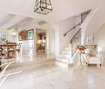 Maison à louer Mougins, Cote d'Azur, France9 000 EUR / Mois - Photo 5