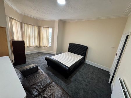 Room in a Shared Flat, London, IG1 - Photo 2