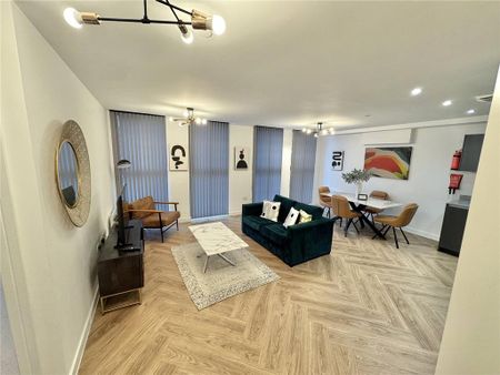 1 bedroom penthouse to rent - Photo 2