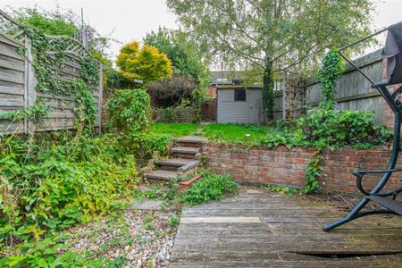 1 bed Room To Let - Photo 5