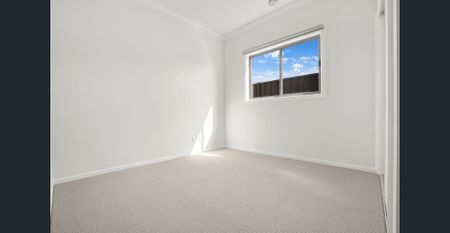 MODERN 4 BEDROOM FAMILY HOME! - Photo 3