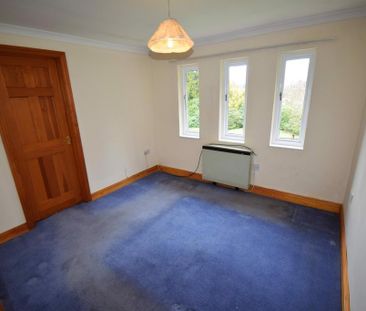 3 bedroom flat to rent - Photo 3
