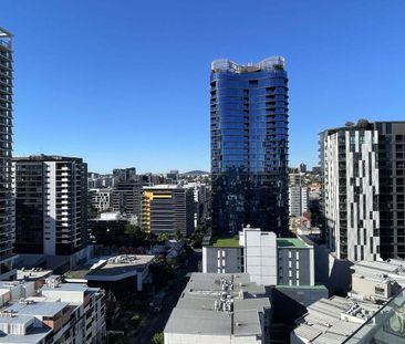 Top Floor Premium 2-Bedroom, 2-Bathroom Apartment with 1 Car Park - Photo 2