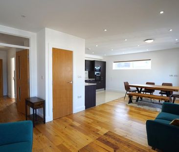 3 bedroom flat to rent - Photo 3