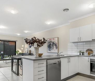 Family Home in Roxburgh Park - Photo 4