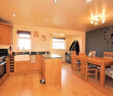 4 bedroom semi-detached house to rent - Photo 6