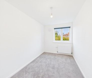 4 bedroom semi-detached house to rent - Photo 4