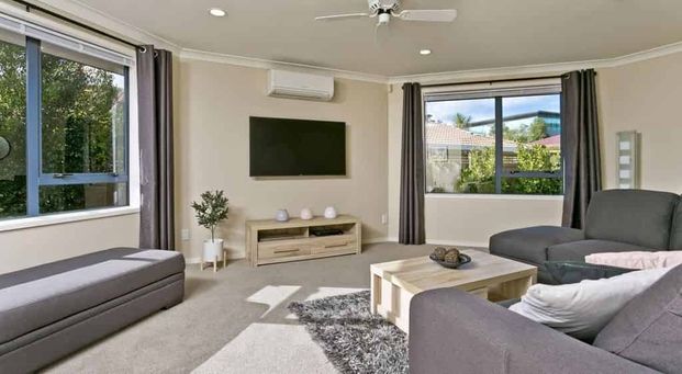 ALBANY FAMILY HOME - Photo 1