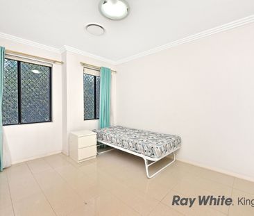 Ultra Modern Four Bedroom Townhouse - Photo 4