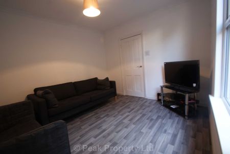 Room 1, Napier Avenue, Southend On Sea - Photo 2
