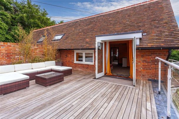 5 bedroom detached house to rent - Photo 1