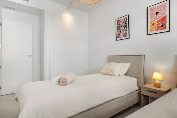 Middle Floor Apartment in Estepona - Photo 1