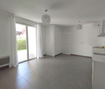 Appartement 2 pièces 38m2 MARSEILLE 3EME 850 euros - Photo 2