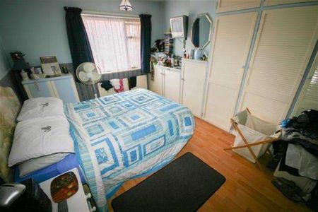 4 Bed Detached House, Warren Close, SO16 - Photo 3