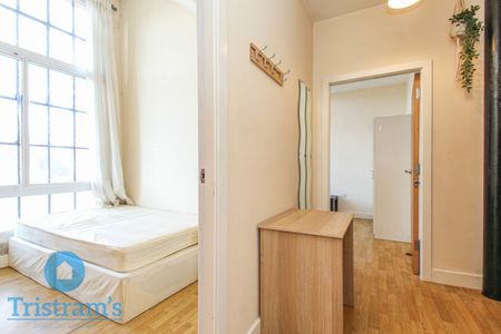 References Pending - 2 bed Apartment - Photo 5