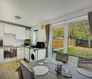 3 bedroom detached house to rent - Photo 2