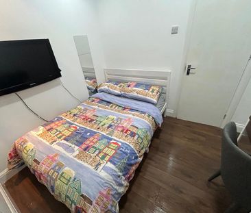 Room in a Shared Flat, Lawrence House, EC1V - Photo 1