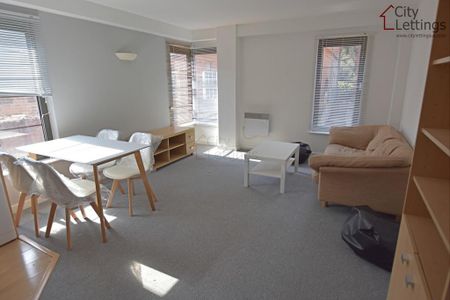 2 bedroom ground floor flat to rent - Photo 2