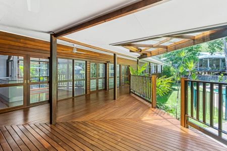 Costal retreat, steps to Kewarra Beach - Photo 2