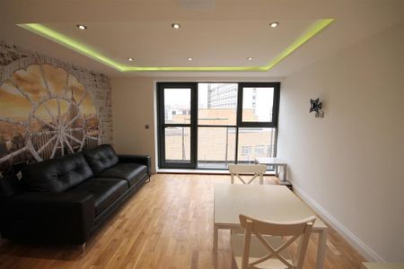 1 bedroom penthouse to rent - Photo 2