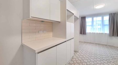 Beautifully renovated 3-bedroom family home. - Photo 2