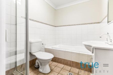 SPACIOUS AND PERFECTLY LOCATED APARTMENT - Photo 2