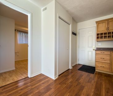 For Lease - 18 O'connor Lane, Guelph, Ontario - Photo 2