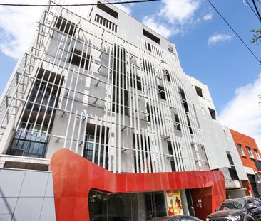 Stylish Urban Living in the Heart of Prahran - Photo 4