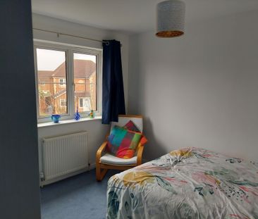 A Bright Room in a Modern House for Rent in Chesterfield - Photo 5