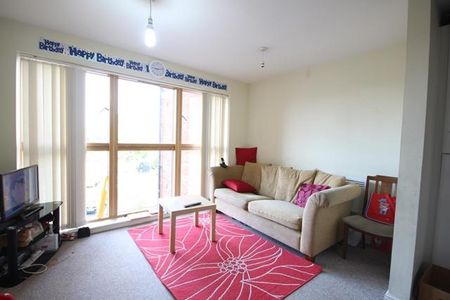 2 bedroom flat to rent - Photo 3