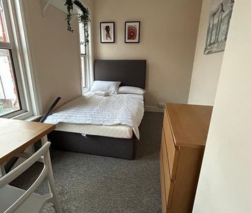 Room in a Shared House, Cromwell Road, SO15 - Photo 2