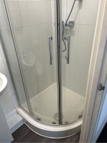 Room in a Shared House, Newcombe Road, SO15 - Photo 5