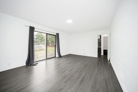 For Lease - 15095 Dixie Road, Caledon, Ontario - Photo 5