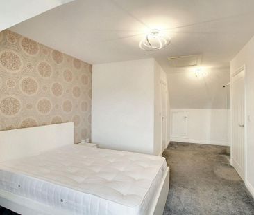 3 bedroom semi-detached house to rent - Photo 6