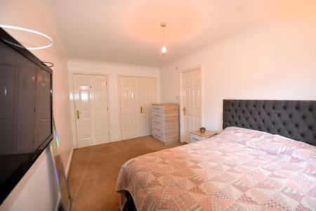 2 bedroom Flat in Flat 3, Leeds - Photo 5
