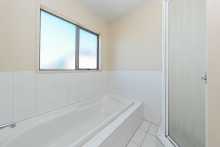 4-BEDROOM IN EAST TAMAKI - Photo 2