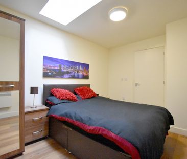 ONE BEDROOM FURNISHED APARTMENT LOCATED IN THE SPINNING HOUSE ON THE SECOND FLOOR. UNFURNISHED APARTMENT WITH A MODERN KITCHEN AND EN-SUITE. CALL TUDOR SALES & LETTINGS TO ARRANGE A VIEWING. - Photo 1