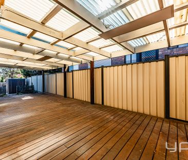 The Perfect Home with Solar Panels! - Photo 3